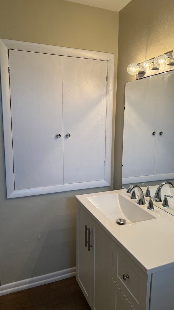 Building Photo - HALF DUPLEX W/ GARAGE MADISON SCHOOLS!