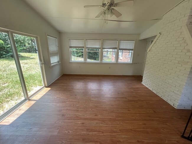 Building Photo - 7201 Mountainbrook Dr