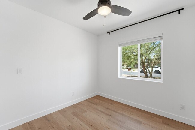 Building Photo - Discover this beautifully renovated 3-bedroom, 2-bath home in Mesa, AZ!