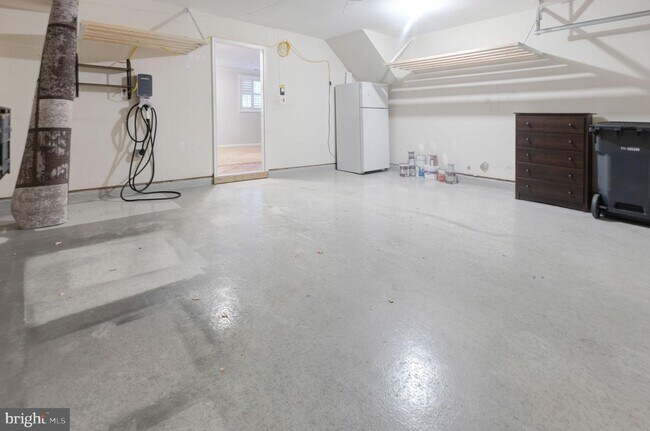 Building Photo - 434 Clayton Ln