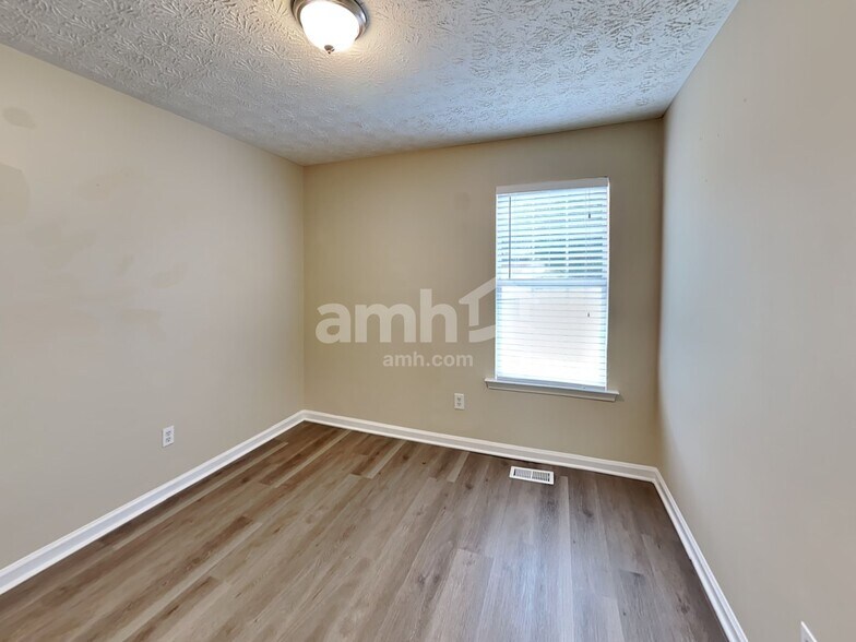 Building Photo - 446 Thornbrooke Dr
