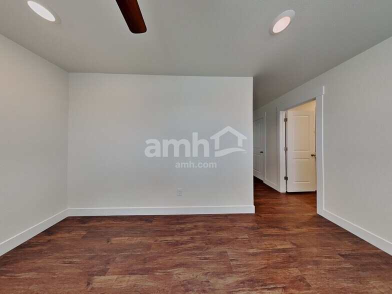 Building Photo - 11654 Broken Top Dr