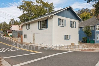 Building Photo - 1031 Spring St