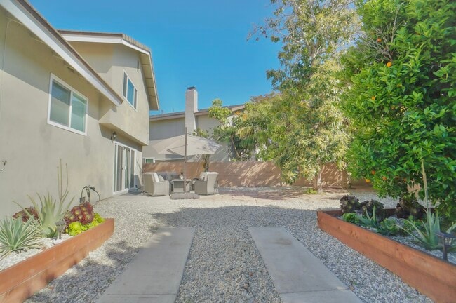 Building Photo - 15341 Vermont St