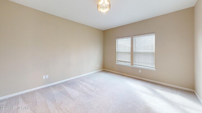 Building Photo - 3965 Cloverdale Ct