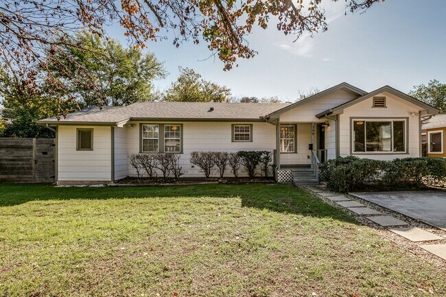 Building Photo - BLUE BONNET HILLS 3-BEDROOM