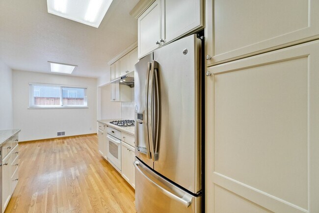 Building Photo - 5097 Forest Glen Dr
