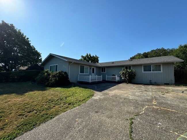 Primary Photo - 3 Bedroom 2 bath house.