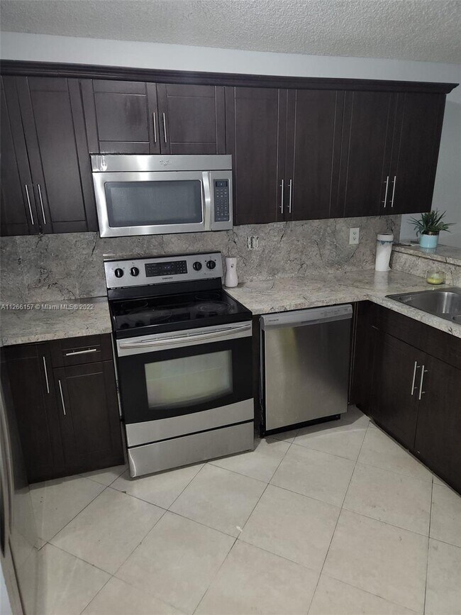 Building Photo - 8811 NW 112th Ter