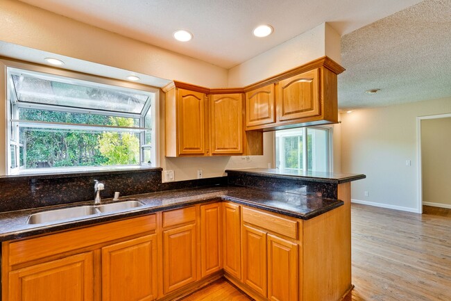 Building Photo - 10534 Deodara Dr