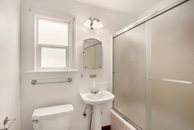 Building Photo - 711 N 68th St