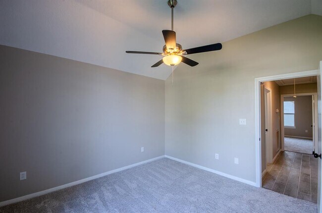 Building Photo - 12811 Fisher Dr