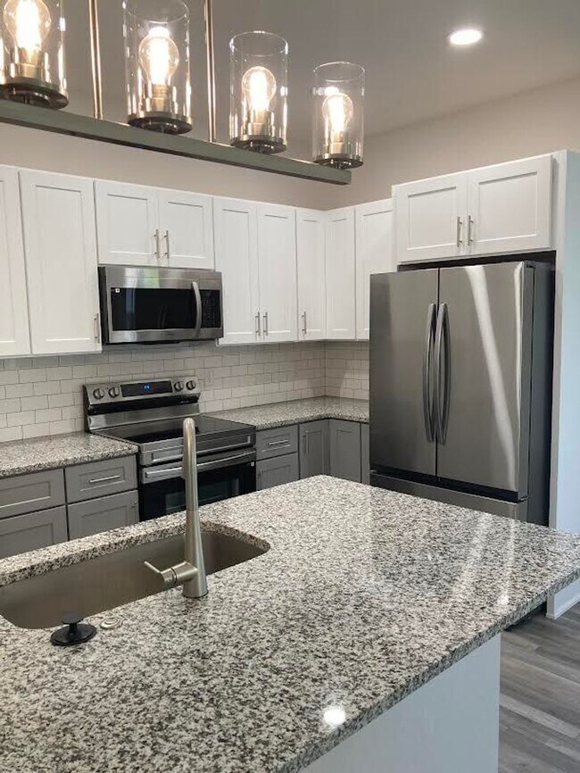 Building Photo - Newly Built Duplex in Beautiful Pine Lakes