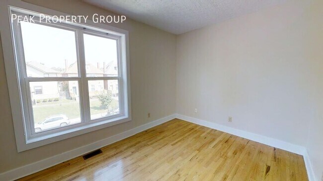 Building Photo - 1379 Indianola Ave