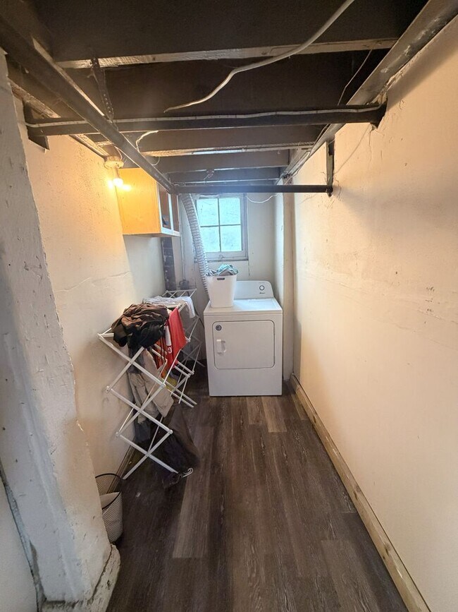 Building Photo - 1325 Milton St