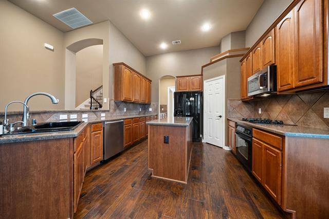 Building Photo - 15801 Waterview Dr