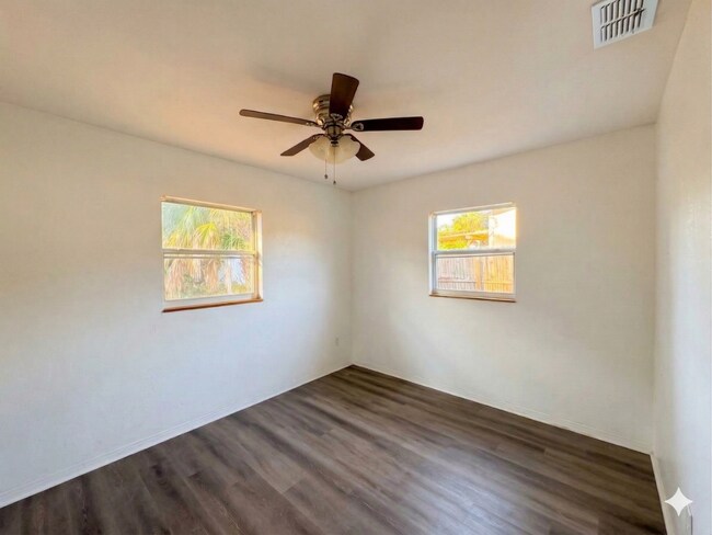 Building Photo - Newly Remodeled 3BR Home in Coquina Key – Large Yard with Dual Side Access