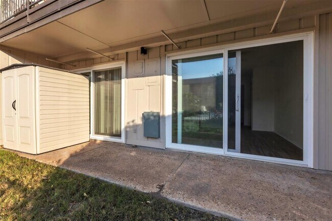 Building Photo - 500 E Riverside Dr