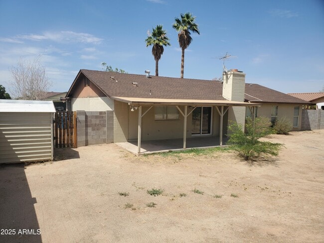 Building Photo - 1511 E Desert Dr