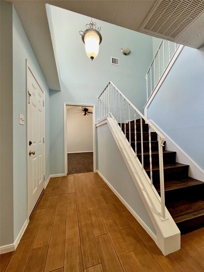 Building Photo - 21339 Park Mt Dr
