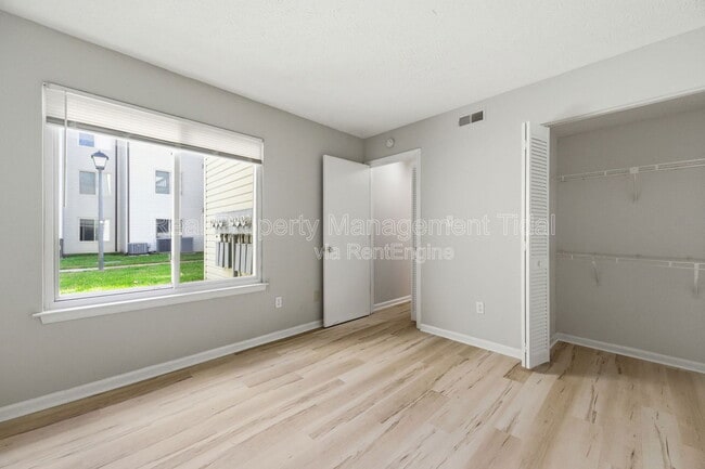 Building Photo - 302 Wells Ct