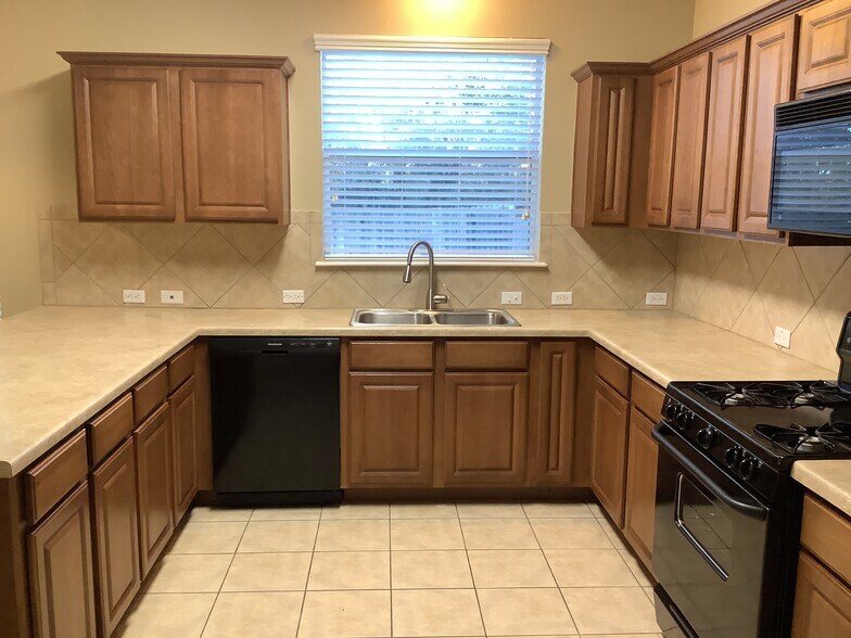 Building Photo - 3800 Veiled Falls Dr