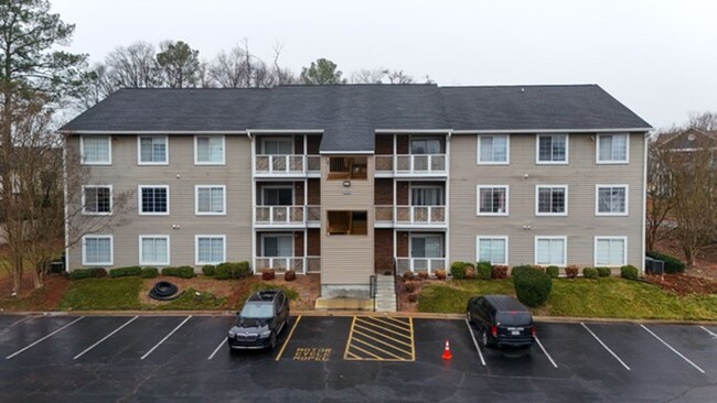 Building Photo - 220 Elm St