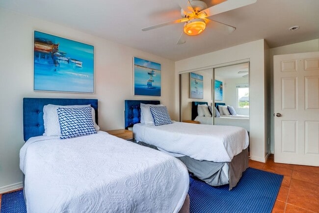 Building Photo - Private Rooftop Deck South Mission Beach