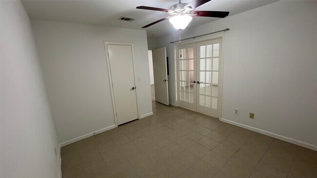 Building Photo - 10555 Turtlewood Ct