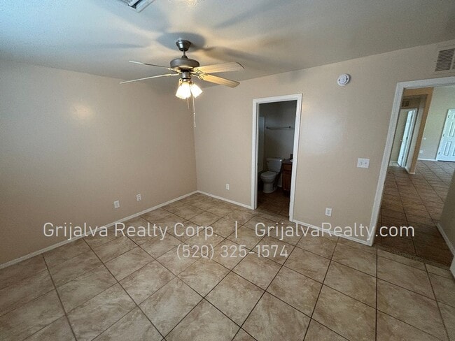 Building Photo - Spacious 4 Bedroom, 2 Bath House for Rent ...