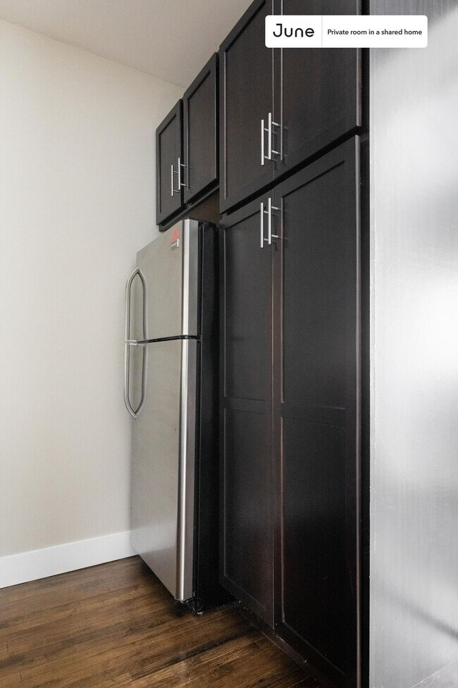Building Photo - Room in Shared 3 bed/1 bath home