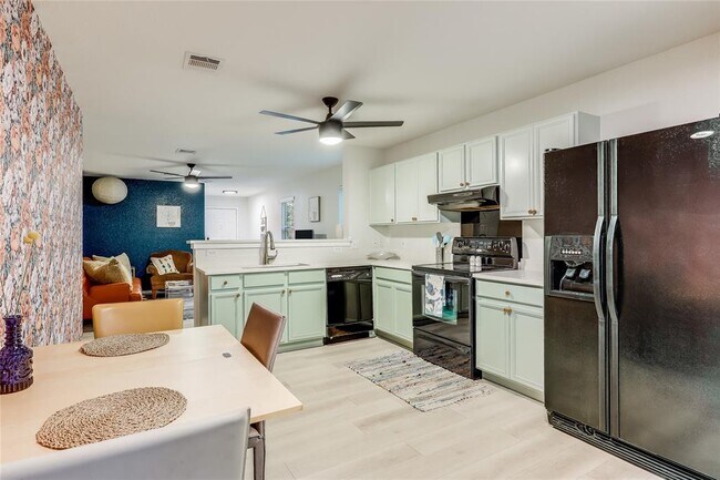 Building Photo - 5301 Apple Orchard Ln