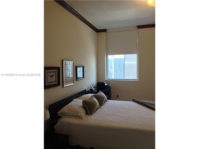 Building Photo - 1060 Brickell Ave