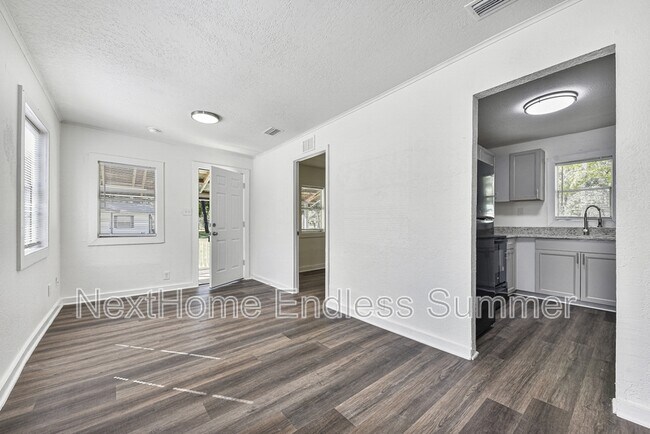 Building Photo - 135 Mccallman Rd