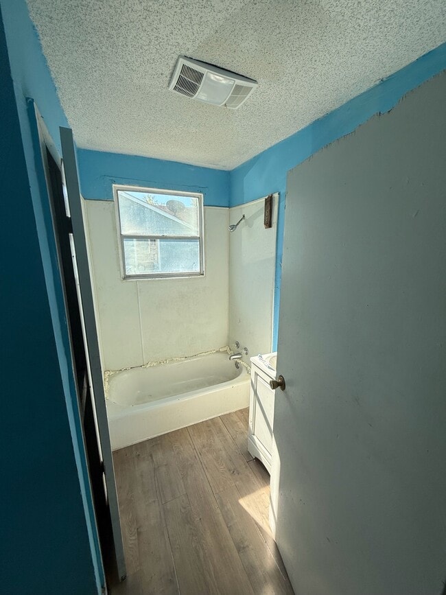 Building Photo - 3991 N Foster Dr