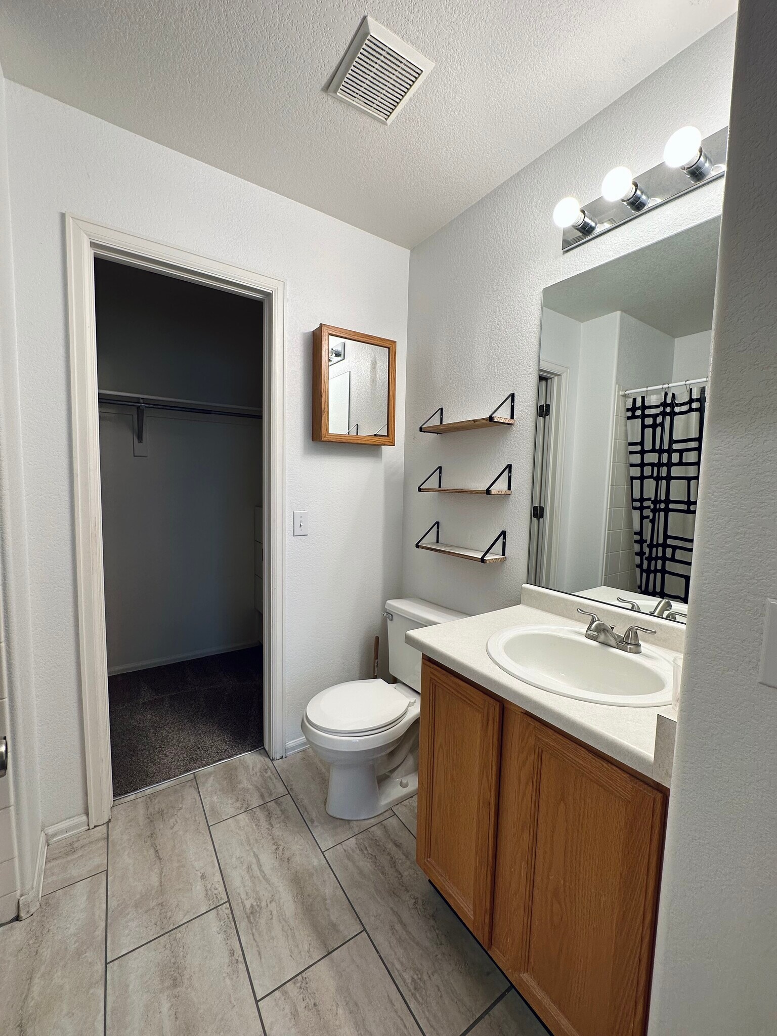 Building Photo - 2085 E 103rd Ave