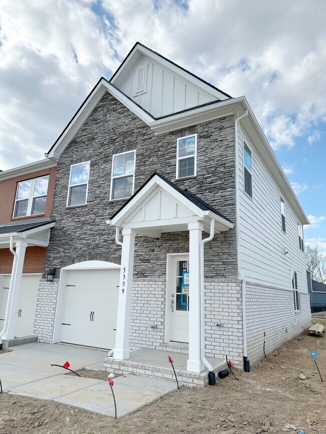 Building Photo - 5339 Bellflower Hls