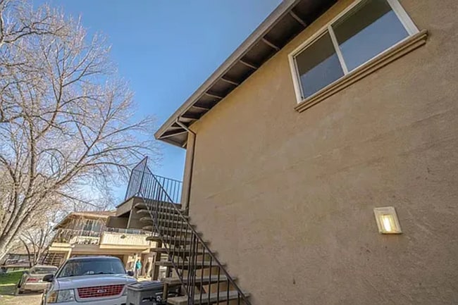 Building Photo - Charming 2-Bedroom Apartment with Updated ...
