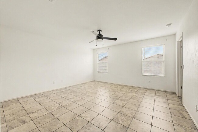 Building Photo - 12586 W Myrtle Ave