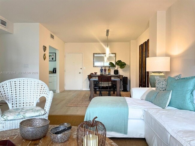 Building Photo - 500 Bayview Dr