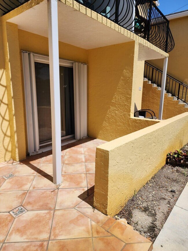 Building Photo - 176 Waterside Dr