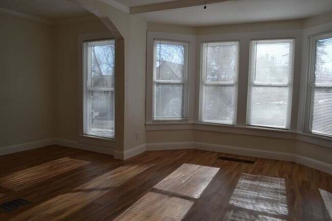 Building Photo - REMODELED 2 Bedroom Downtown Home