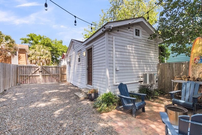 Building Photo - 40 Poinsett St