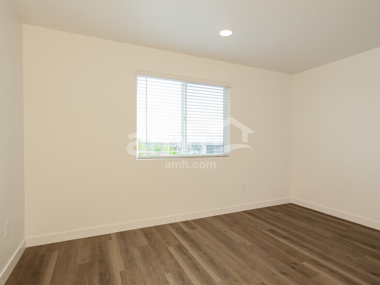 Building Photo - 12631 W Flynn Ln