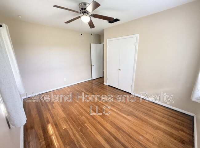 Building Photo - 3115 Buckingham Ave