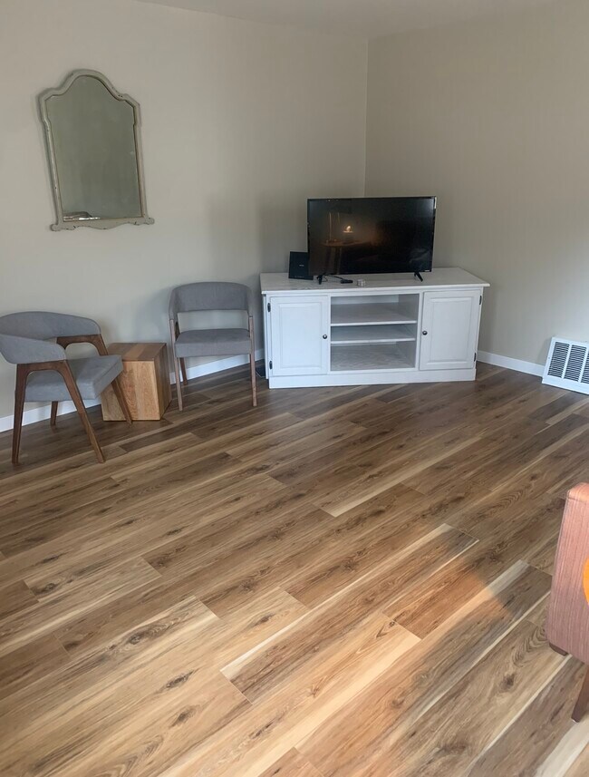 Building Photo - 3323 Bryant Ave S