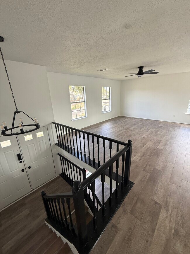 Building Photo - 402 Tresvant Dr