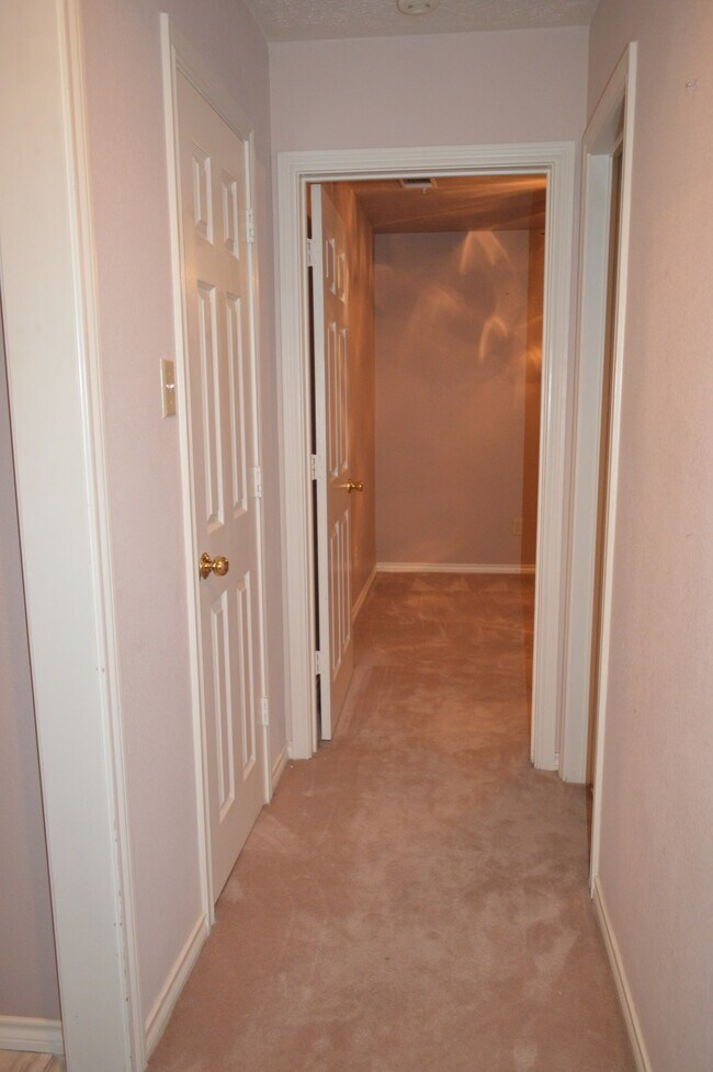 Building Photo - 2522 Belmeade Dr