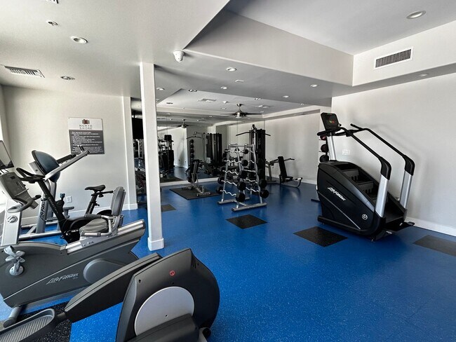 Building Photo - 2 Bed 2 Bath Furnished Condo Tempe Resort-...