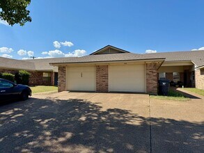 Building Photo - Duplex